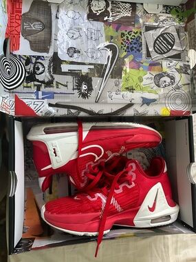 Kyrie 7 Womens Red